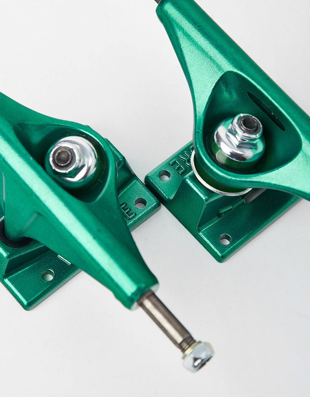 Venture Anodised 5.2 High Skateboard Trucks - Green (Pair)