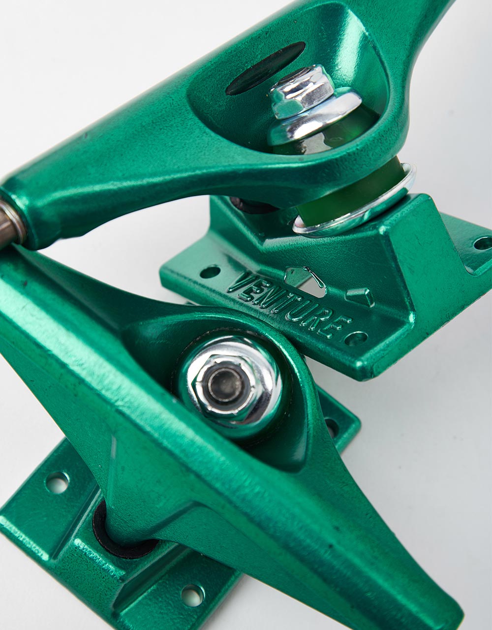 Venture Anodised 5.2 High Skateboard Trucks - Green (Pair)