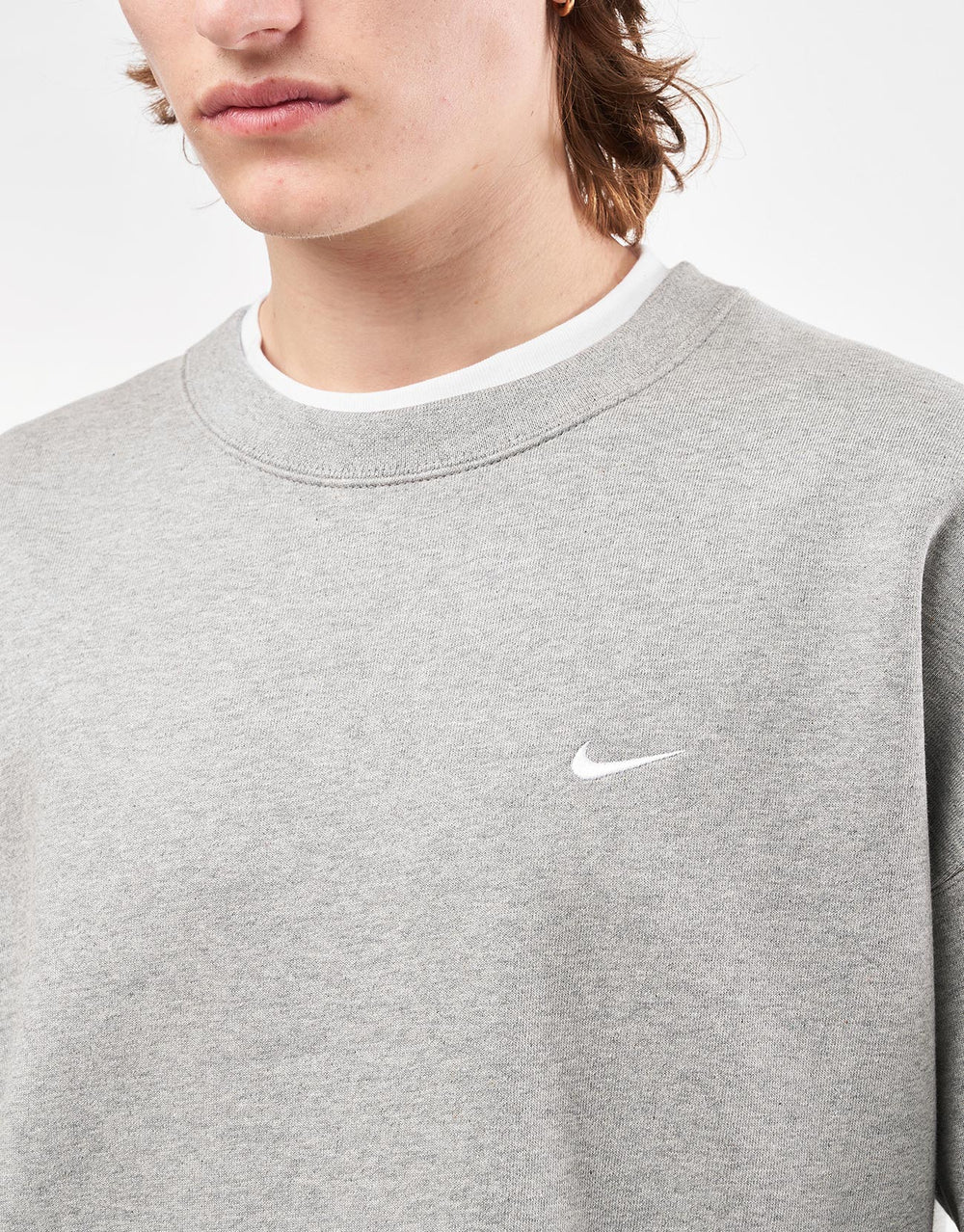 Nike Solo Swoosh Crew - Dark Grey Heather/White