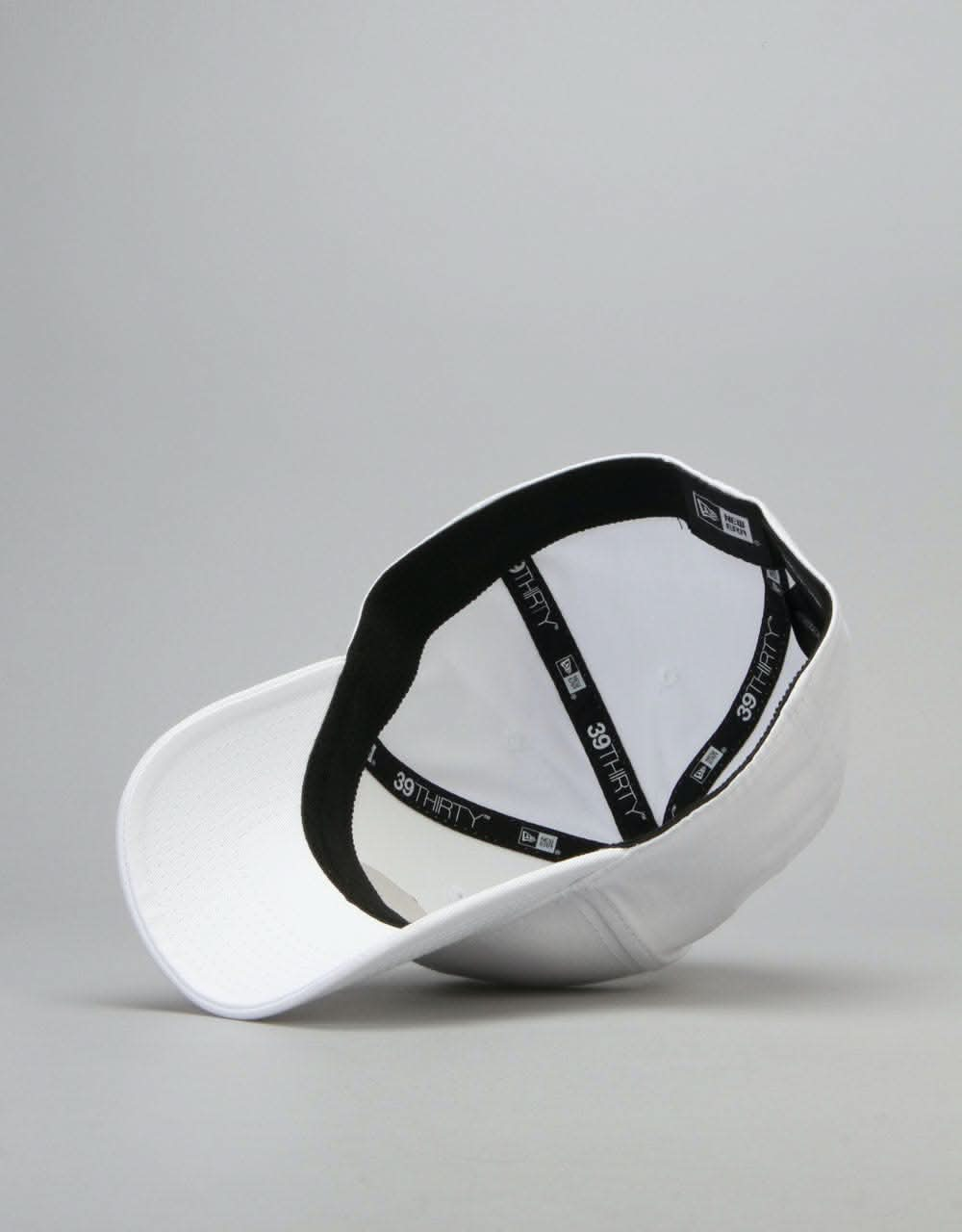 New Era 39Thirty Flag Collection Cap - White/Black