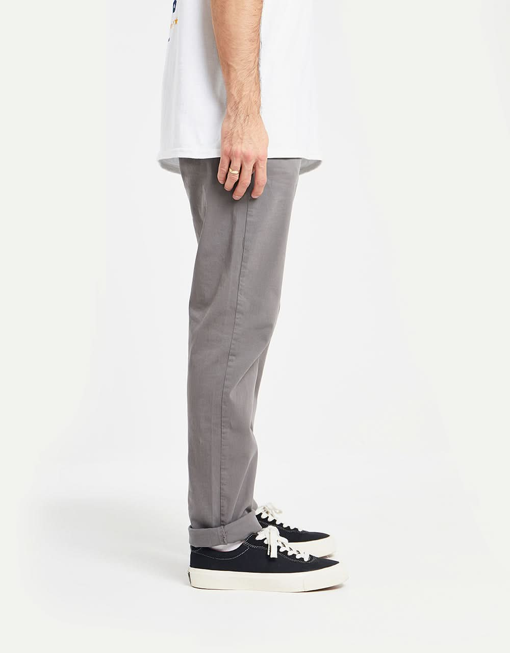 Pantalón chino Route One Premium de corte slim - Gris