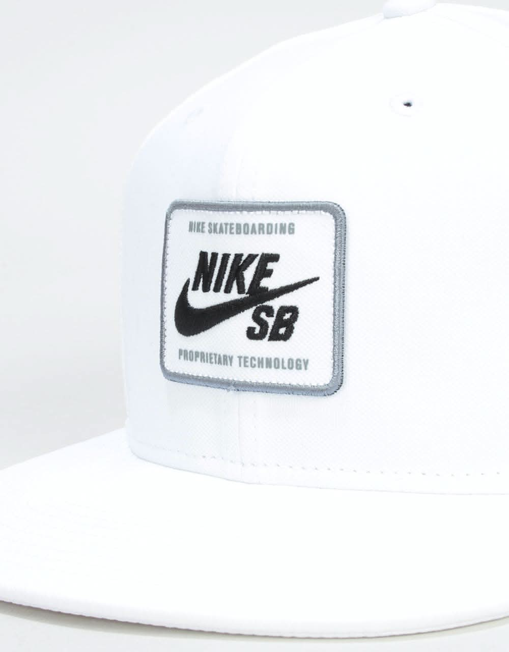 Nike SB Aerobill Pro 2.0 Snapback Cap - White/Black