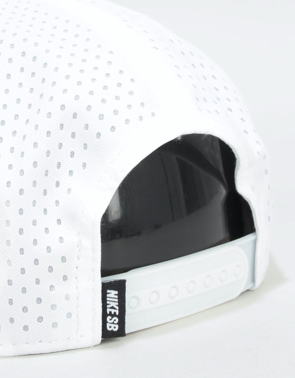 Nike SB Aerobill Pro 2.0 Snapback Cap - White/Black