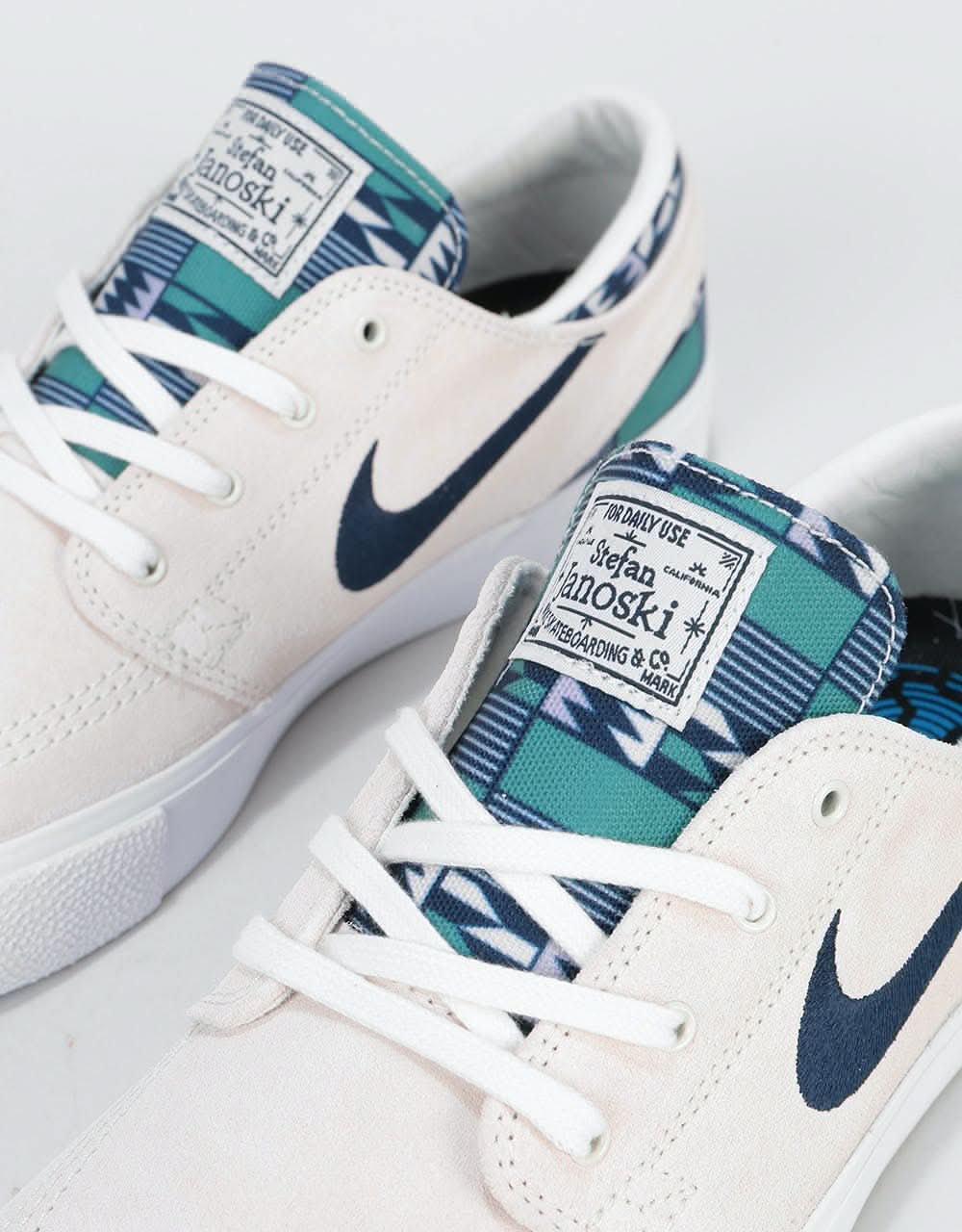 Nike SB Zoom Janoski RM Premium Skate Shoes - Summit White/Obsidian