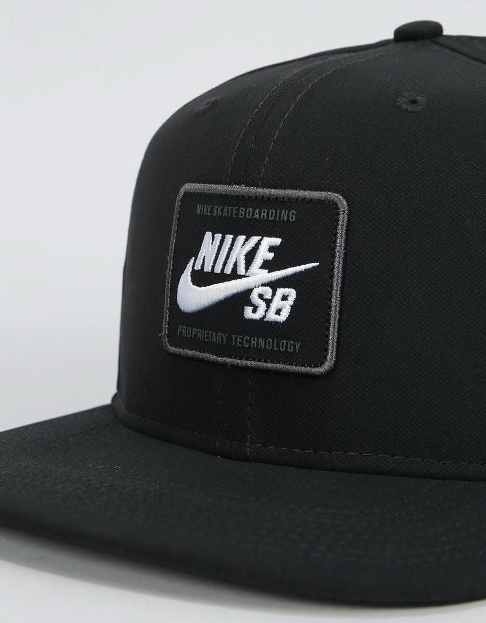 Nike SB Aerobill Pro 2.0 Snapback Cap - Black/White