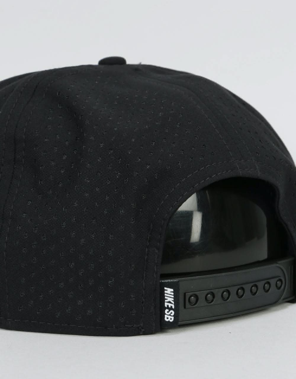 Nike SB Aerobill Pro 2.0 Snapback Cap - Black/White