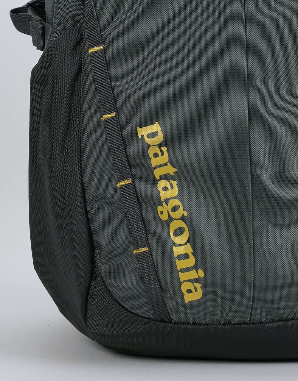 Patagonia Refugio Pack 28L Backpack - Forge Grey/Textile Green