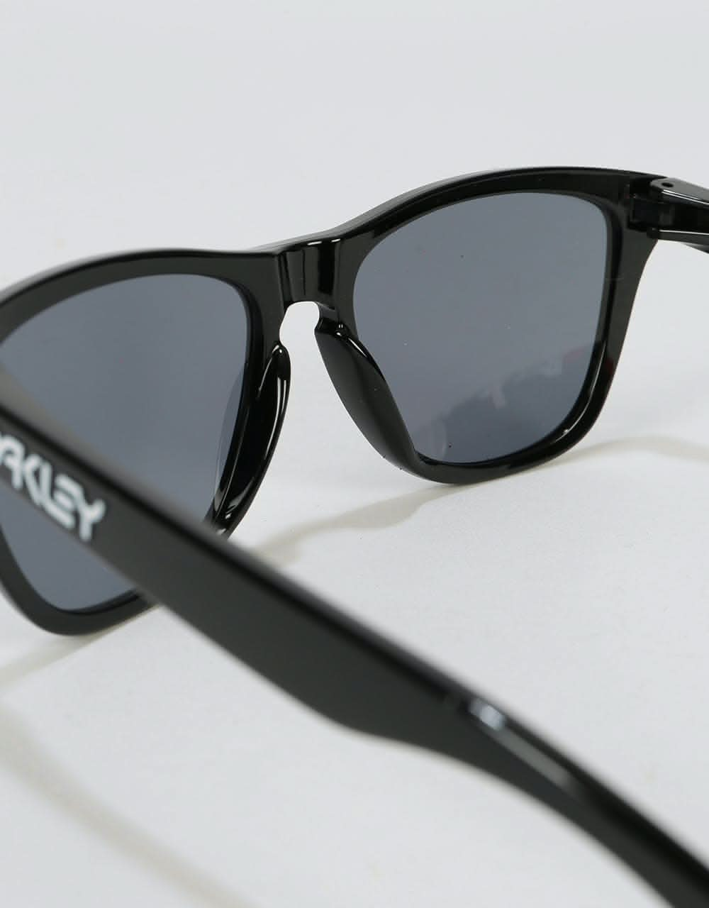 Oakley Frogskins Sunglasses - Polished Black (Grey Lens)