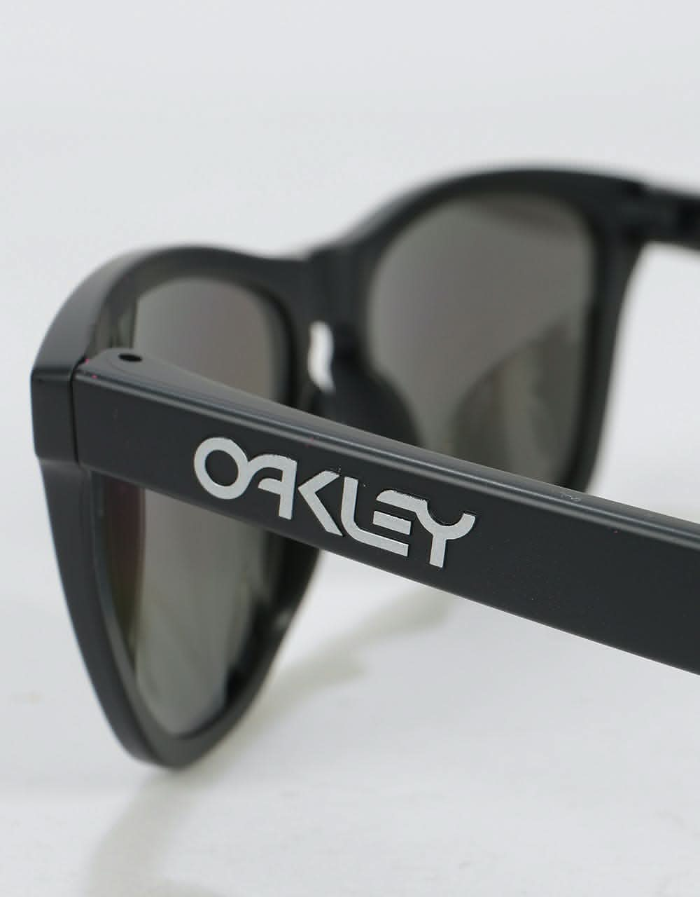 Oakley Frogskins Sunglasses - Matte Black (Prizm Black Polarized Lens