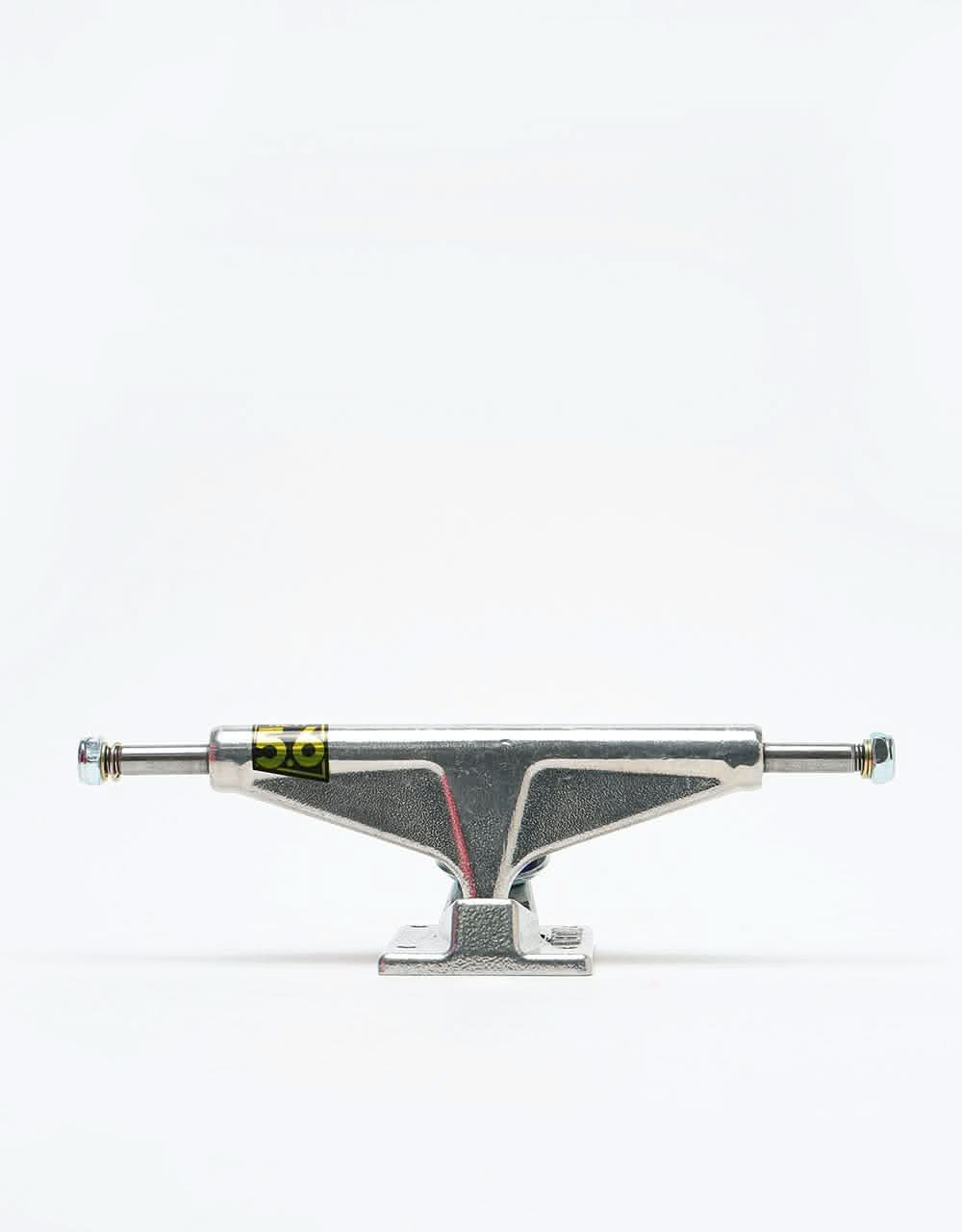 Venture 5.6 High Skateboard Trucks