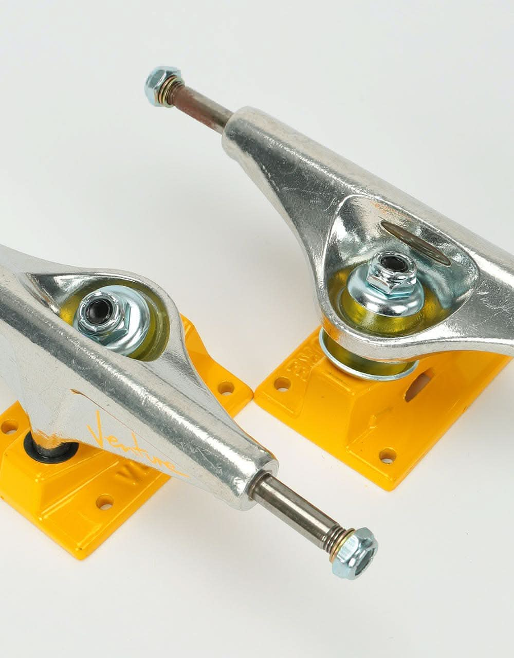 Venture '92 Team 5.6 High Skateboard Trucks