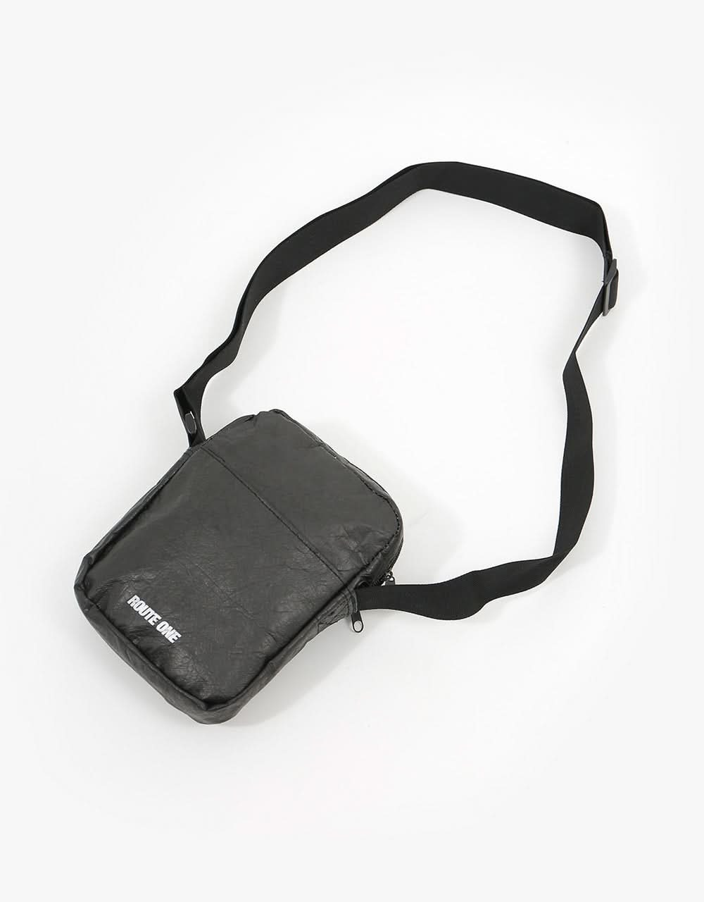 Route One recycelte Flugtasche – Tyvek Schwarz