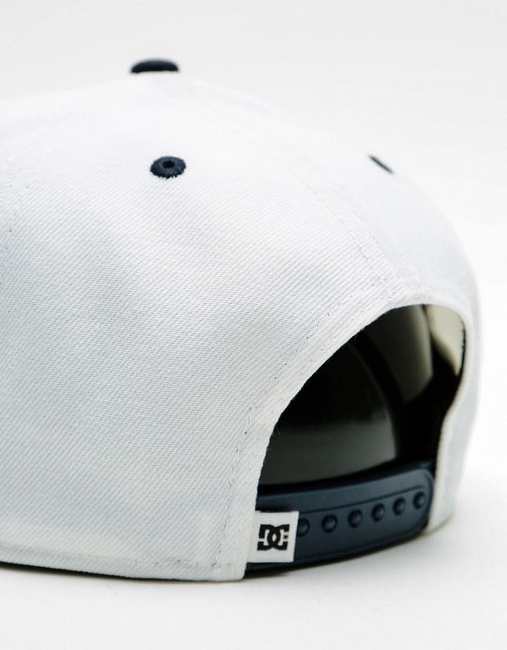 DC Empire Fielder Snapback Cap - White