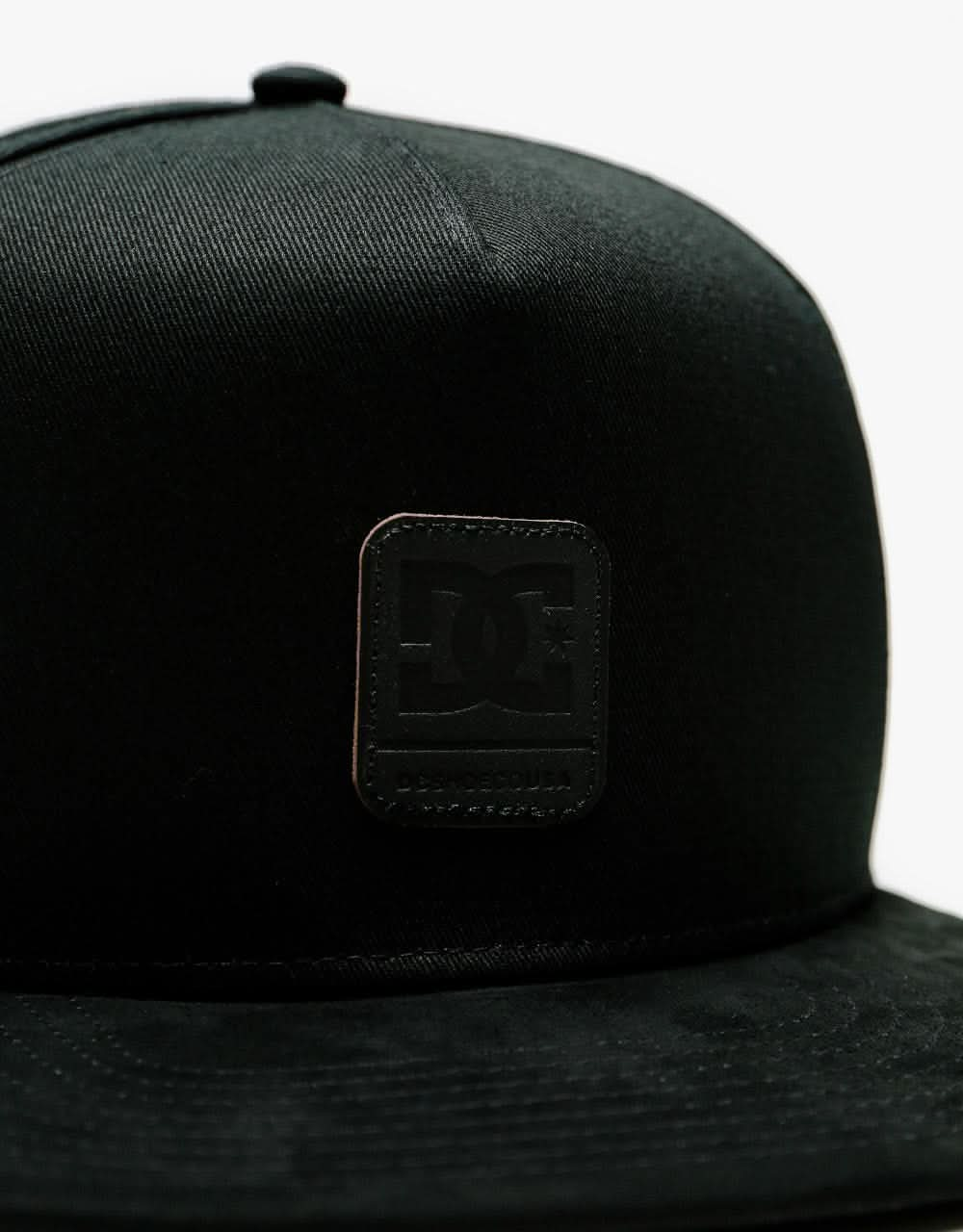 DC Reynotts 4 Snapback Cap - Black