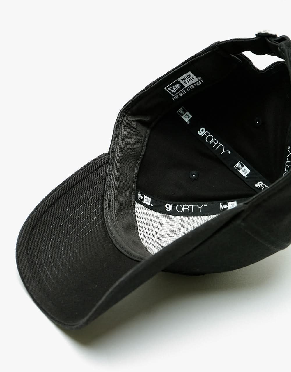 New Era 9Forty New York Yankees Raised Logo Cap - Black/Black