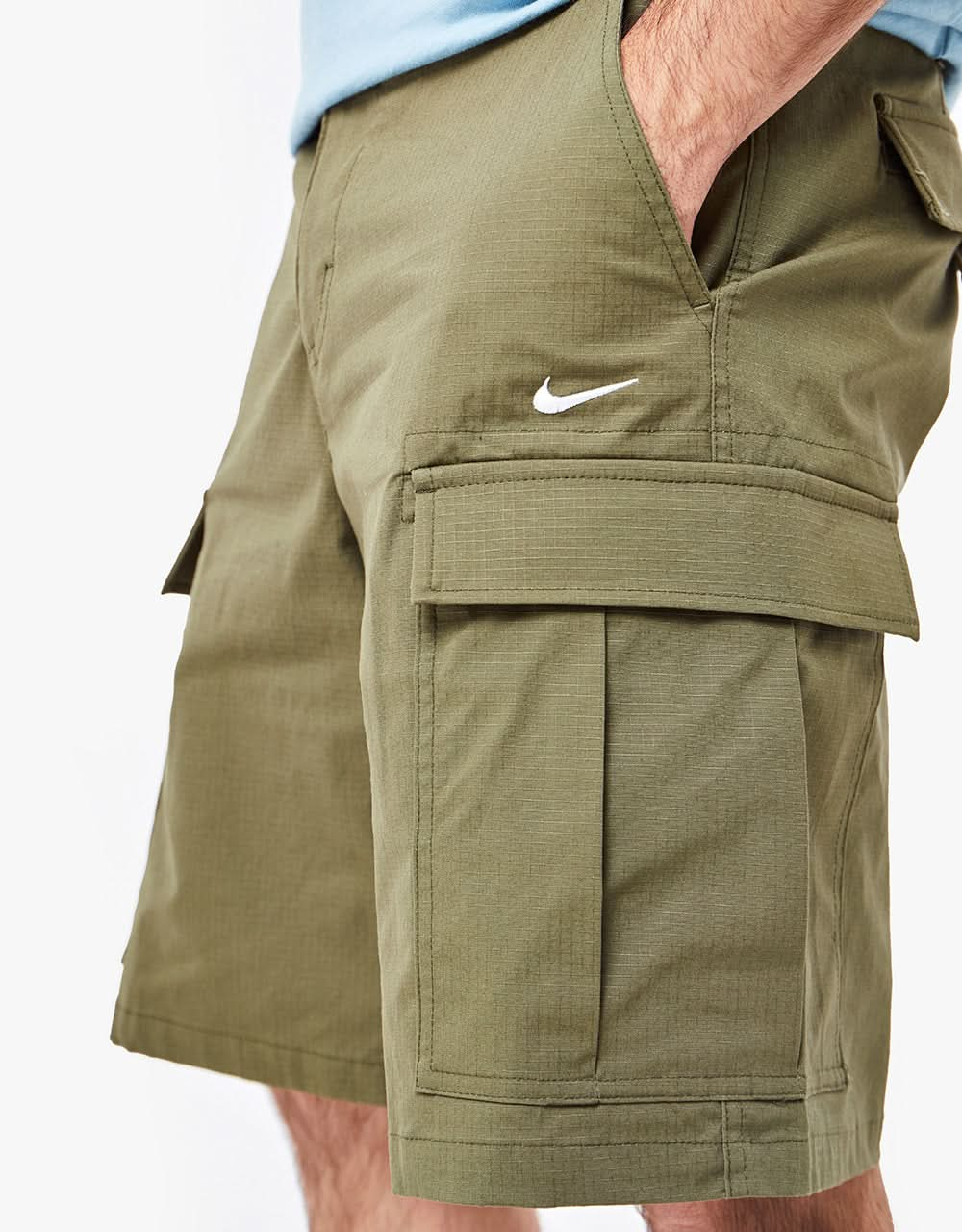 Nike SB Kearny Cargo Short – Mitteloliv/Weiß