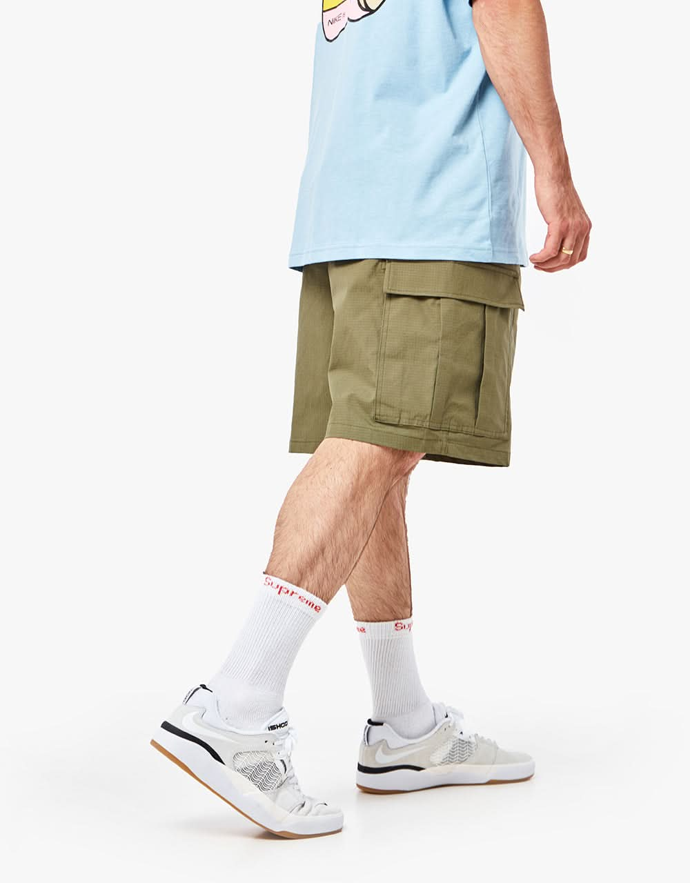 Nike SB Kearny Cargo Short – Mitteloliv/Weiß