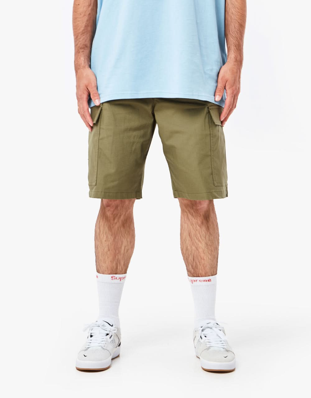 Nike SB Kearny Cargo Short – Mitteloliv/Weiß