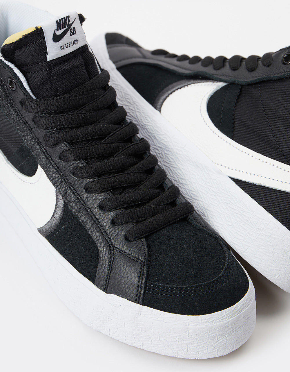 Nike SB Zoom Blazer Mid Premium Plus Chaussures de skate - Noir/Blanc