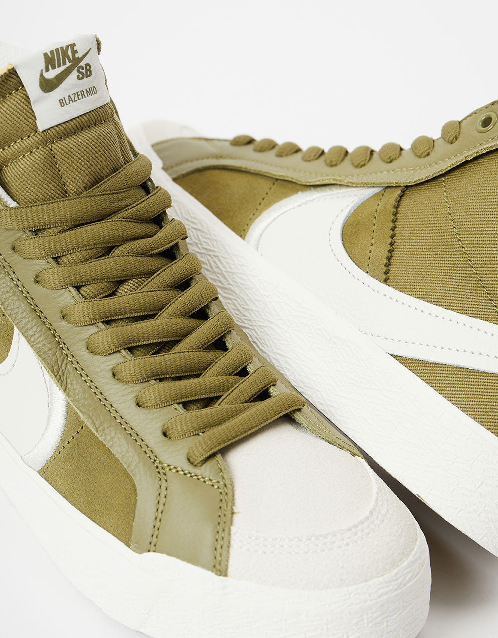 Nike SB Zoom Blazer Mid Premium Plus Skateschuhe – Pilgrim/Phantom