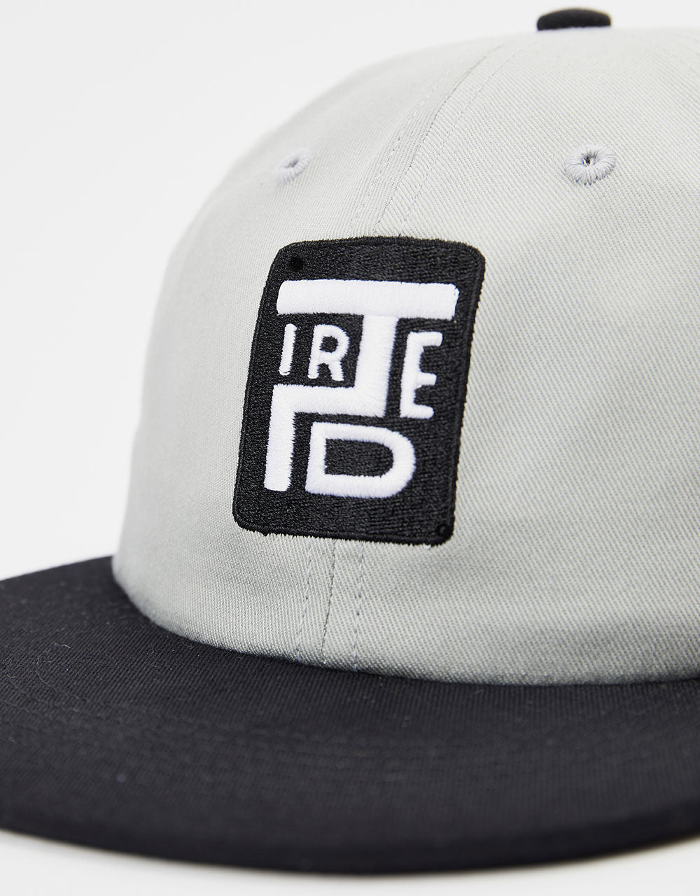 Gorra Tired Stamp de 2 tonos y 6 paneles - Ceniza/Negro