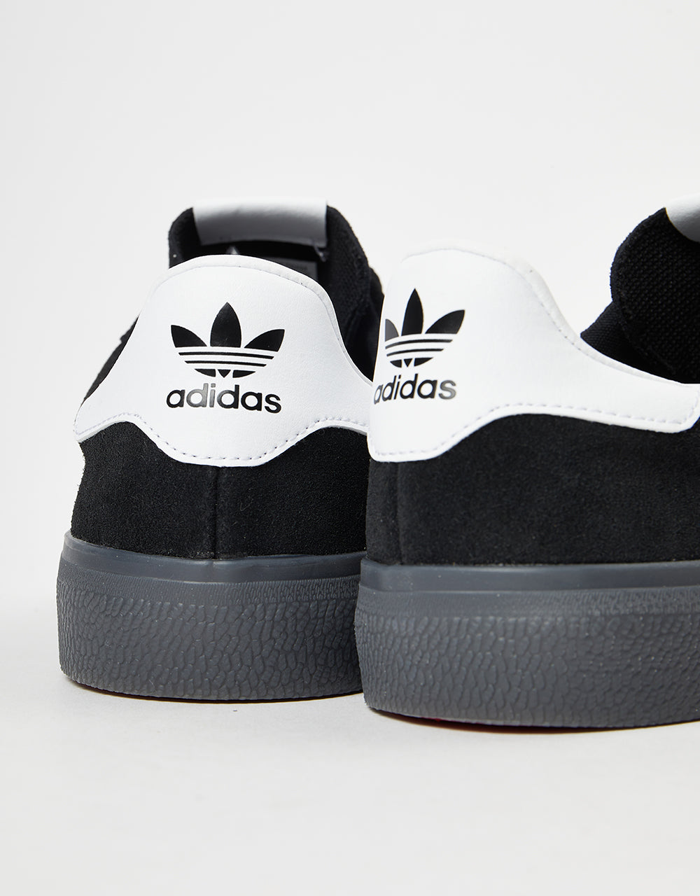 Zapatos de skate adidas 3MC-Negro/Blanco/Better Scarlet