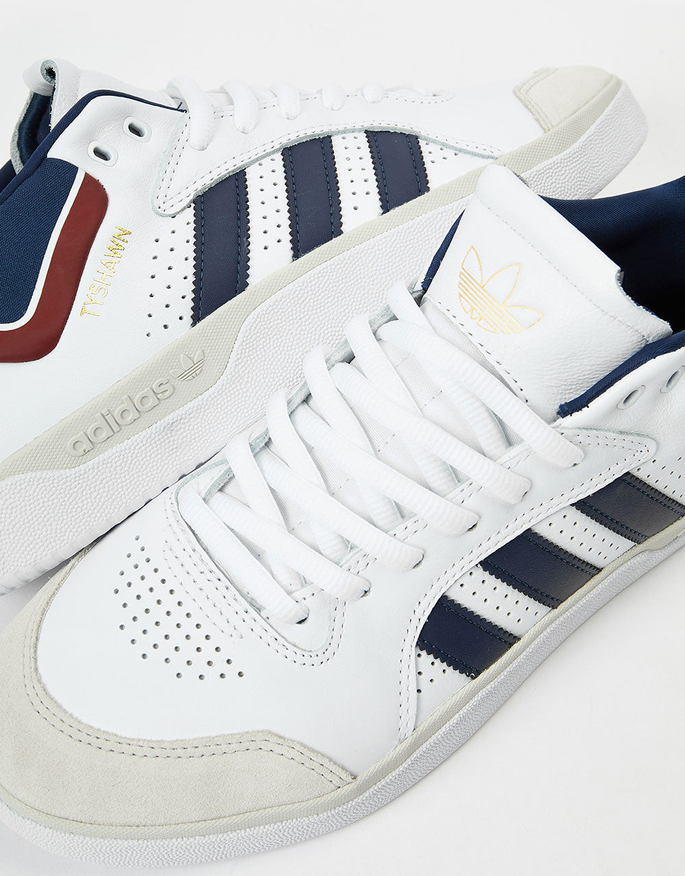 Chaussures de skate adidas Tyshawn - Blanc/Marine collégiale/Gris