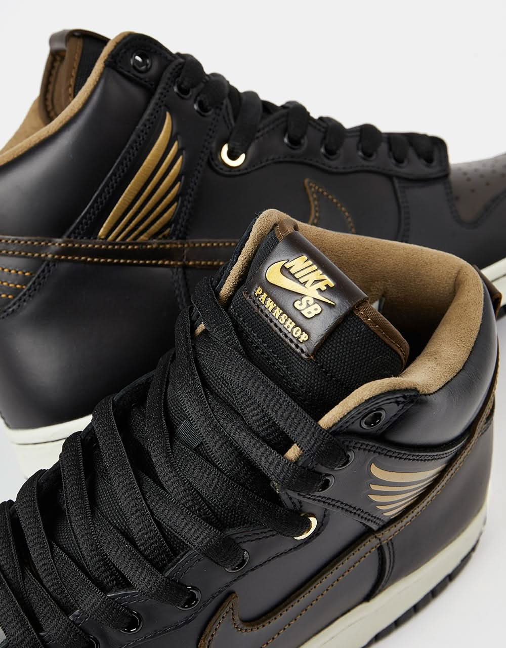 Scarpe da skate Nike SB 'Pawnshop' Dunk High OG QS - Nero/Nero-Oro metallizzato